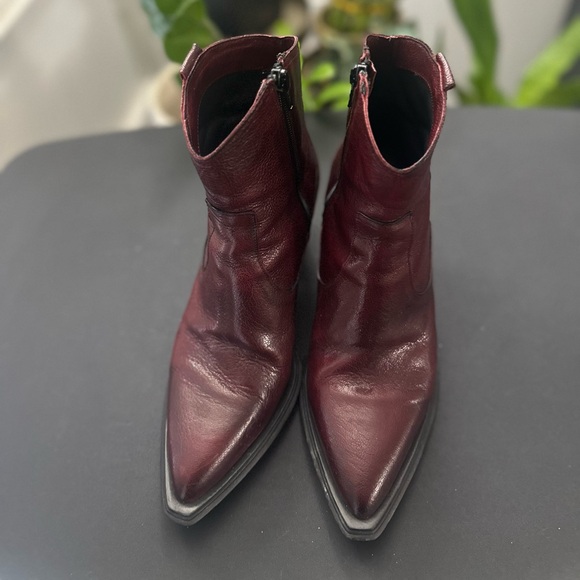 Emanuele Crasto Shoes - Emanuele Crasto Western Ankle Boots in Burgundy